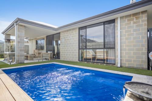 Úszómedence, Amberton Beachs Little Paradise By Swan Bnb in Eglinton