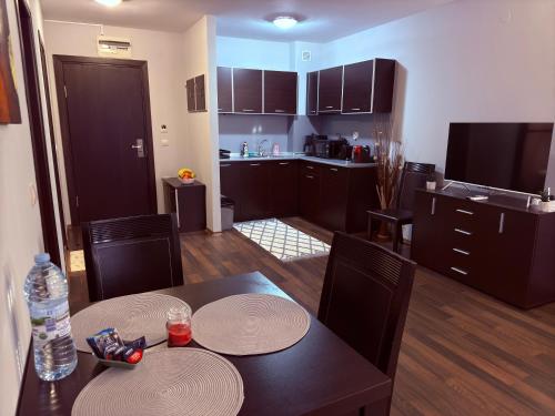 One-Bedroom Apartment image 6