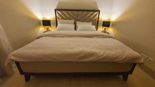 One-Bedroom Apartment image 10