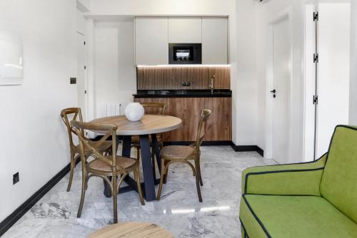Deluxe One-Bedroom Apartment image 4