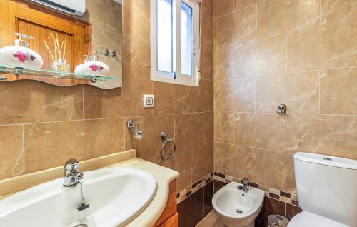 Three-Bedroom Holiday Home  image 2