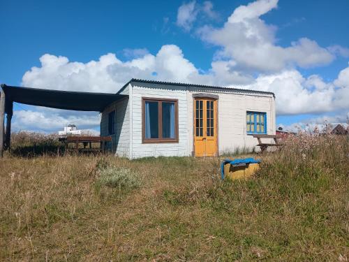 Casa de madera en playa de Cabo Polonio con dos ambientes para 5 huespedes