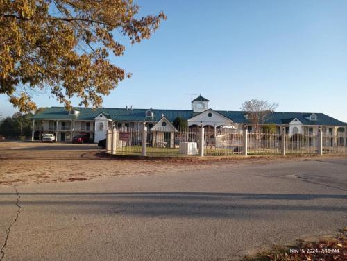 Americana Inn - Henderson - image 7
