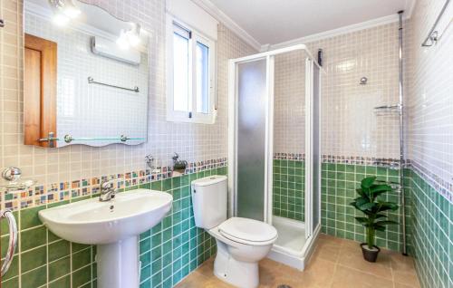 Three-Bedroom Holiday Home  image 1