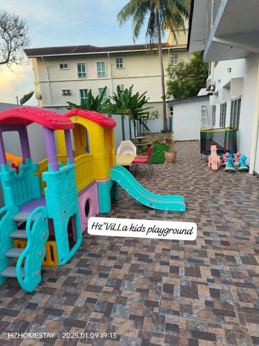 Playground, PRIVATE VILLA 6room near beach,wifi,netflix,fullchannel astro,privatepool,karaoke,cuckoo walking to  near Cape Rachado