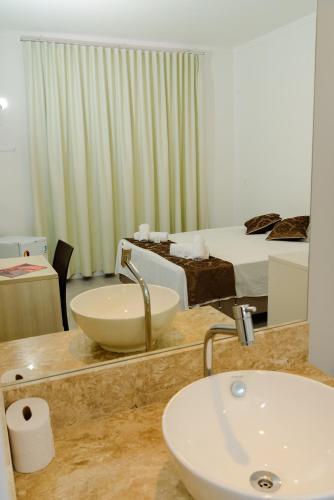 Classic Triple Room image 2