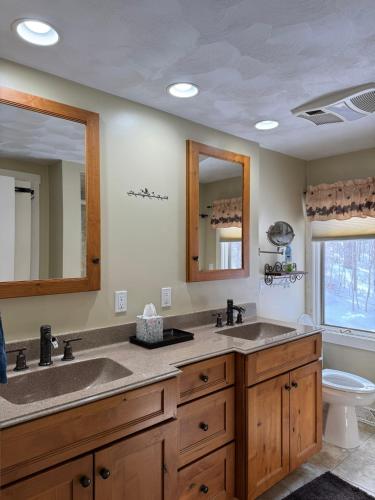 Vannas istaba, Adirondack Luxury Getaway in Big Moose (NY)