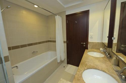 La Vista Holiday Home with burj khalifa & fountain view, Dubai (photo 7)