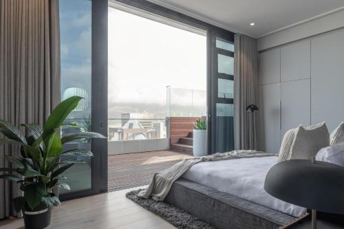 Highest Penthouse in City - Pool and Panoramic Views - image 6