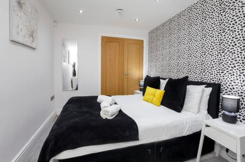 Apartment 1 The Keyes- Stylish & Spacious Apartment With Free Parking - image 6
