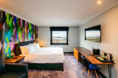 วิลเลจ โฮเทล สวอนซี (Village Hotel Swansea) in สวอนซี