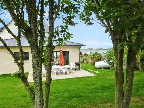 House with 3 bedrooms in Plougasnou with enclosed garden and WiFi - image 11