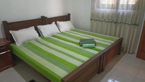 2 twin beds