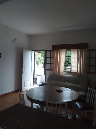 2 bedrooms, 4 beds