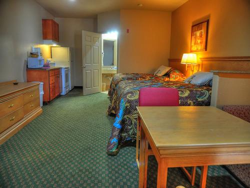 Lone Star Inn and Suites Victoria