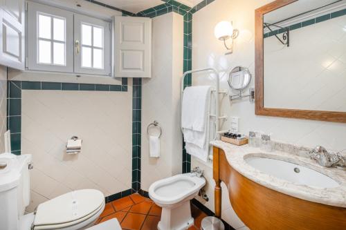 Lawrences Hotel - image 11