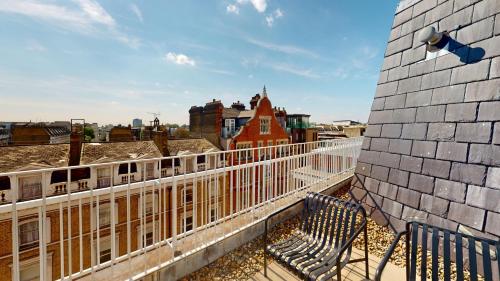 Cheval Harrington Court at South Kensington - image 8