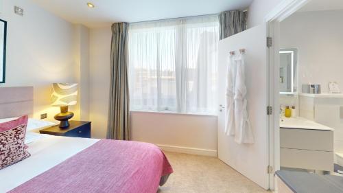 Cheval Harrington Court at South Kensington - image 7