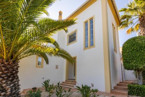 Villa Flores Comfortable holiday residence in Centro da Cidade Carvoeiro