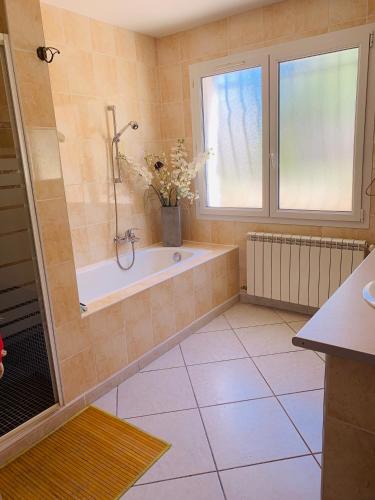 Facilities, Rez de villa SAINT RAPHAEL near Le Coelacanthe