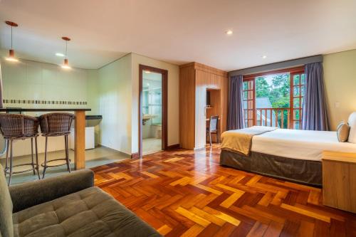 Premium Studio with Spa Bath image 3