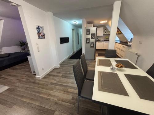 Moderne deluxe 3-Zi Eigentums- Maisonette-Wohnung IBM Bertrandt Mercedes in Ehningen, Deutschland