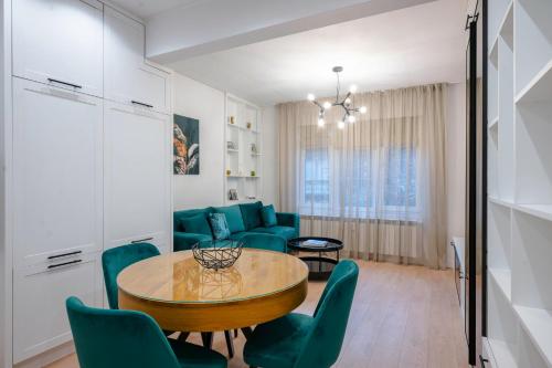Bright & Modern 2BD Apartment on Oborishte by Flat Mаnager, Sofia