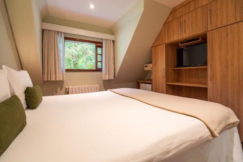 Luxury Double Room with Spa Bath image 3