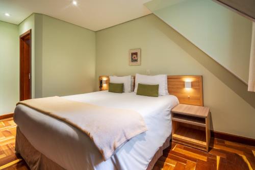 Luxury Double Room with Spa Bath image 2