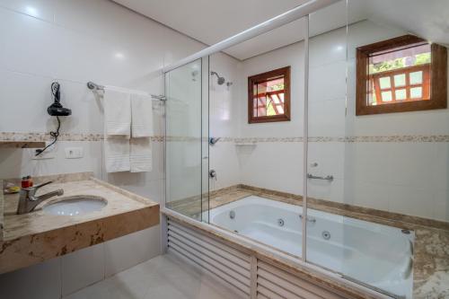 Luxury Double Room with Spa Bath image 6