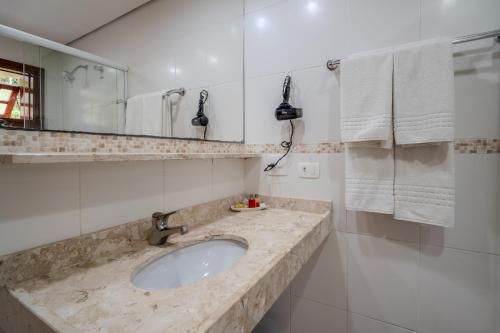 Luxury Double Room with Spa Bath image 7