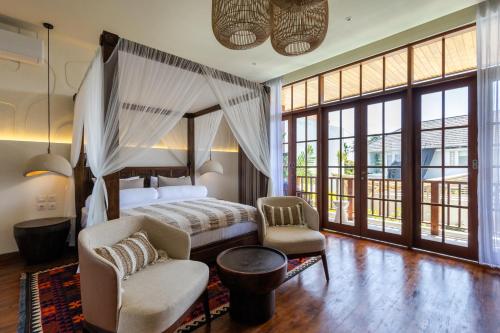 King Room with Balcony image 4
