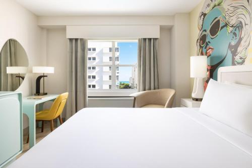 King Room with Partial View room in Hotel Continental Miami Beach Tapestry Collection by Hilton