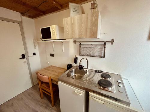 European District Hostel 4