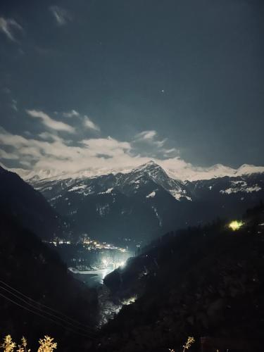 Yellowjackets Hostel Yellowjackets Hostel