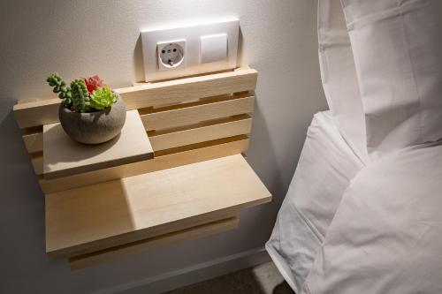 Studio Apartment with One Double Bed image 10
