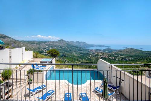 Skats, Luxury Villa Fig with pool and Jacuzzi near Dubrovnik in Ivanica