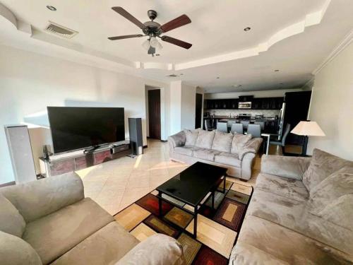 טרקלין, Pacific Sun Penthouse in חראדורה