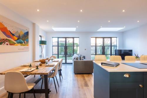 ทัศนียภาพภายนอกโรงแรม, Sunshine Cottage in เฮิร์มเลย์