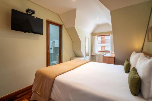 Budget Double Room image 6