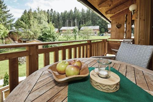 陽台/露台, Wellness Chalet mit Whirlpool und Sauna bei Salzburg und Berchtesgaden in 阿因林格