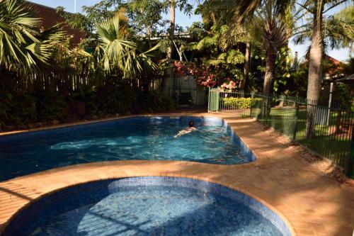 泳池, 莫泰98 (Motel 98) in 洛坎普頓市中心