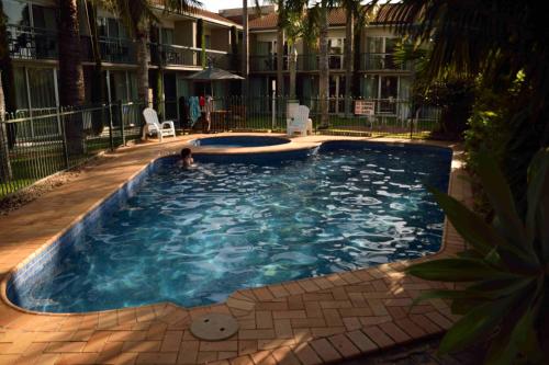 泳池, 莫泰98 (Motel 98) in 洛坎普頓市中心