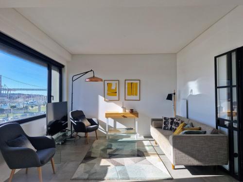 MBird Riverside 2BD Flat with garage, Lisbona