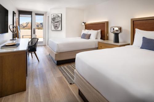 Two Queen Beds with View - Mid-Floor