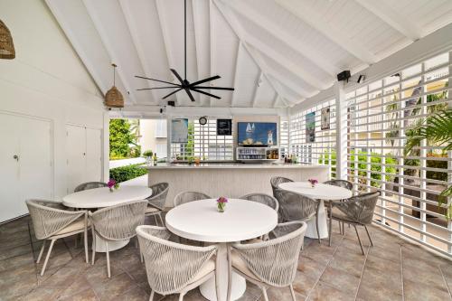 ผับ/เลาจน์, Ports of Call Resort Turks & Caicos, Tapestry Collection by Hilton in โพรวิเดนเชียลส์