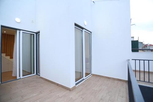 Letter 63 - Sanches Apartments - image 6