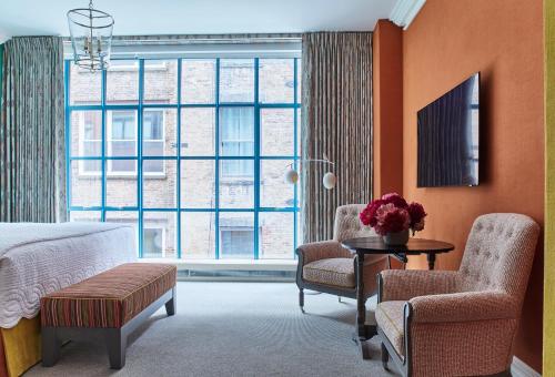 Superior King Room image 2