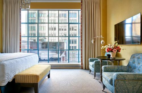 Deluxe Room image 2