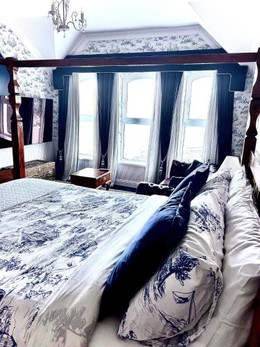 Habitación doble, cama con dosel, vistas al mar